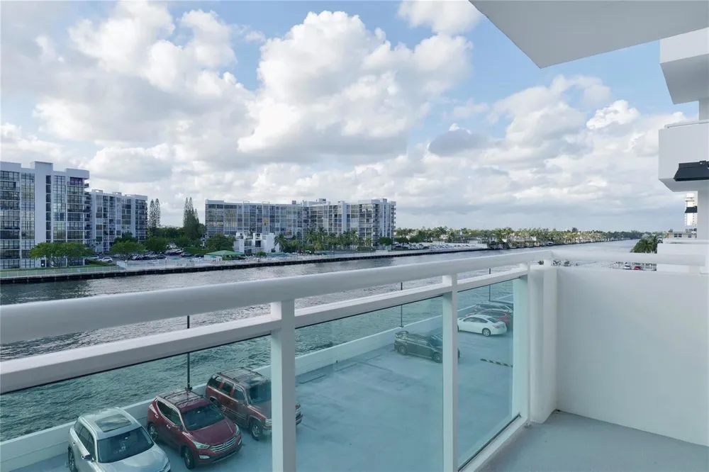3000 S Ocean Drive #312 Hollywood, FL 33019