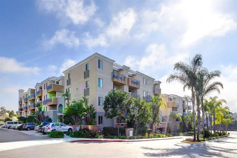 3857 Pell Place #405 San Diego, CA 92130