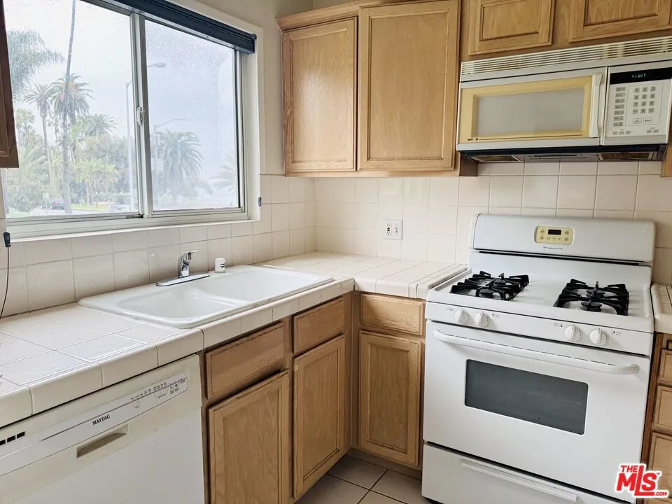 757 Ocean Avenue #105 Santa Monica, CA 90402