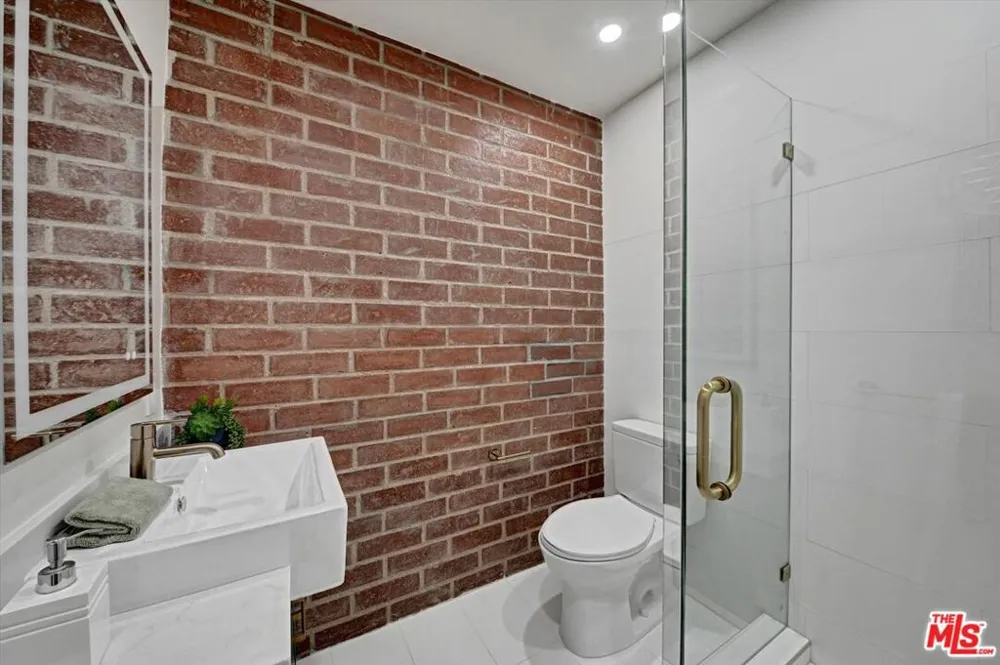 7560 Hollywood Boulevard #106 Los Angeles, CA 90046