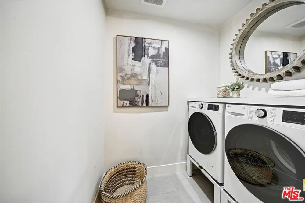 7560 Hollywood Boulevard #106 Los Angeles, CA 90046