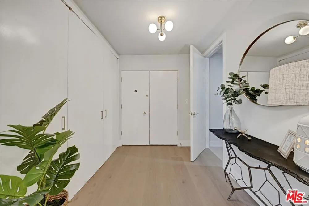 7560 Hollywood Boulevard #106 Los Angeles, CA 90046