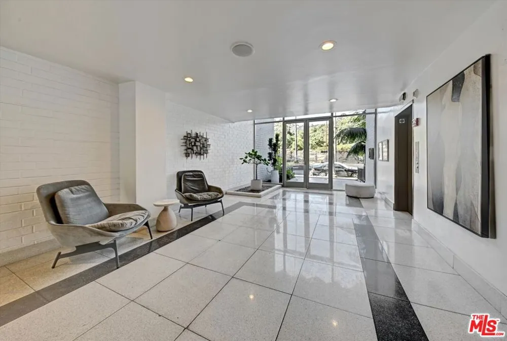 7560 Hollywood Boulevard #106 Los Angeles, CA 90046