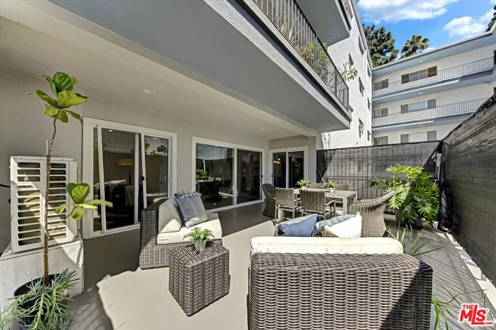 7560 Hollywood Boulevard #106 Los Angeles, CA 90046