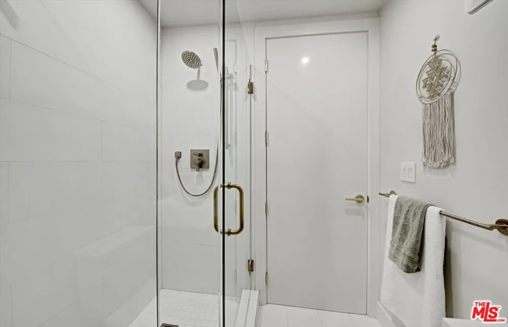 7560 Hollywood Boulevard #106 Los Angeles, CA 90046