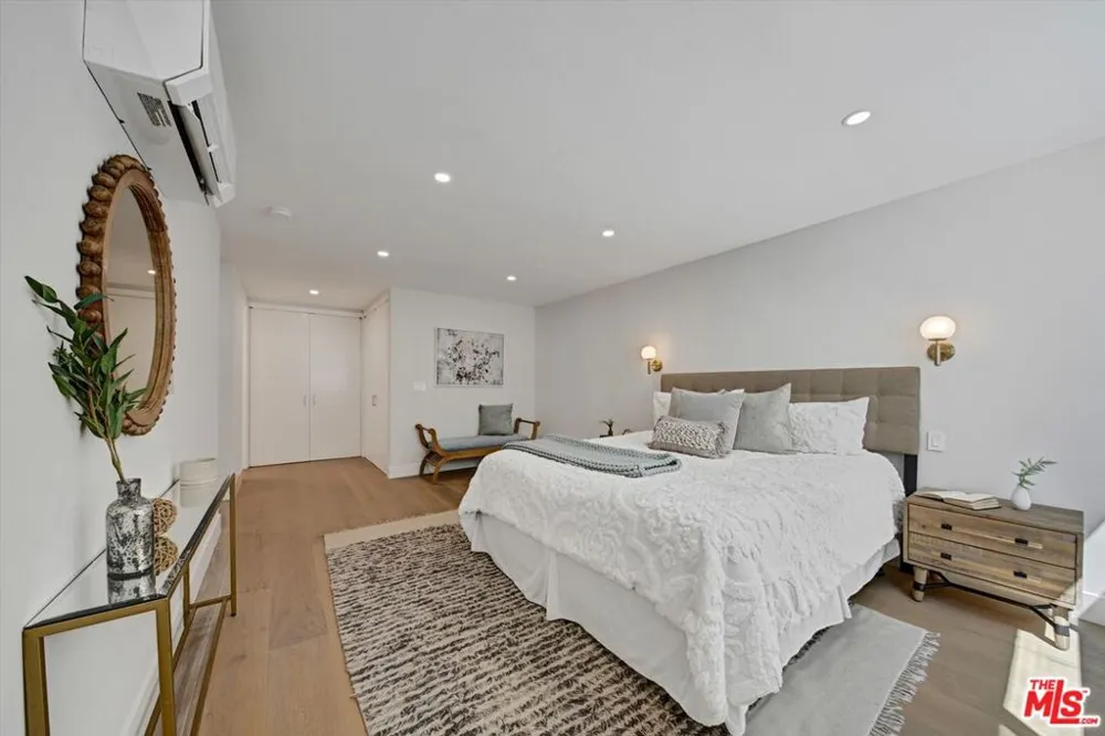 7560 Hollywood Boulevard #106 Los Angeles, CA 90046