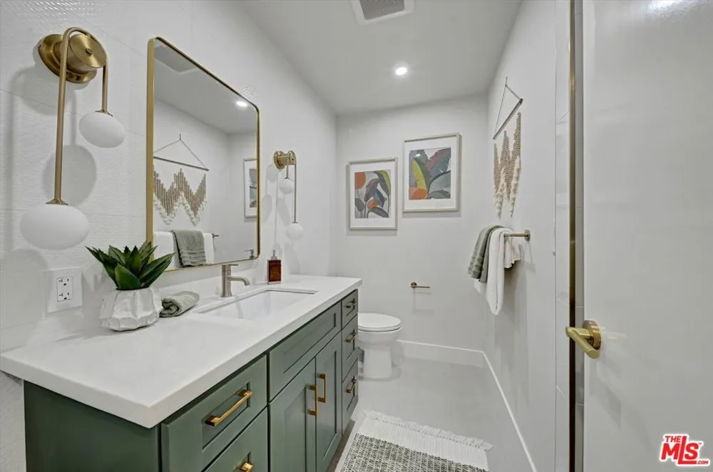 7560 Hollywood Boulevard #106 Los Angeles, CA 90046