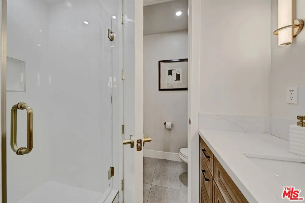 7560 Hollywood Boulevard #106 Los Angeles, CA 90046