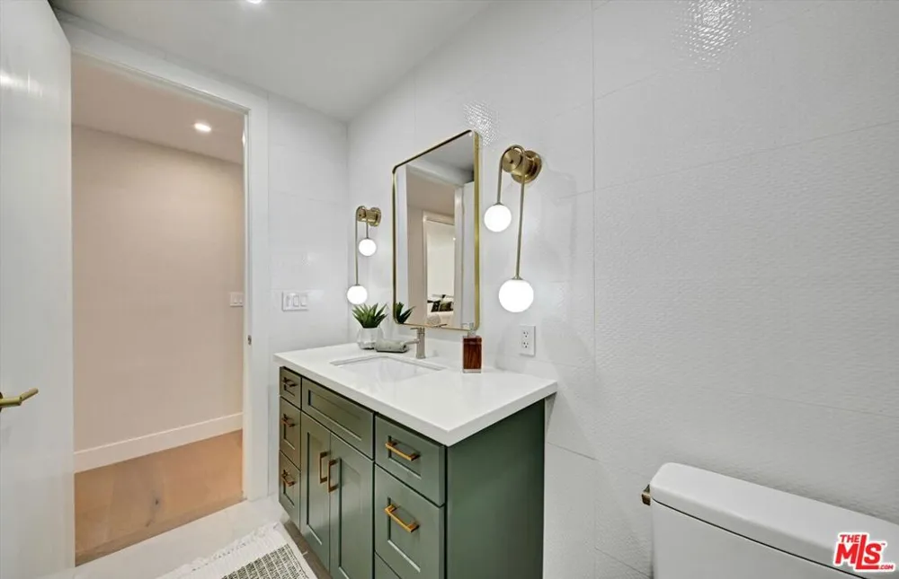 7560 Hollywood Boulevard #106 Los Angeles, CA 90046