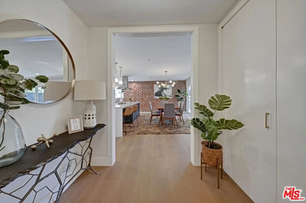7560 Hollywood Boulevard #106 Los Angeles, CA 90046