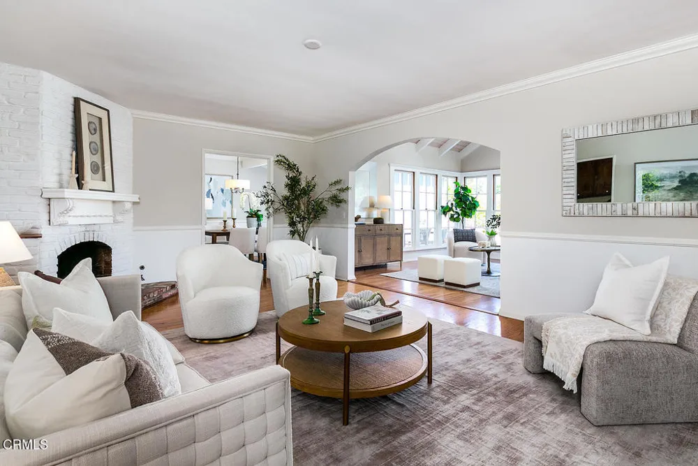 4748 La Canada Boulevard La Canada Flintridge, CA 91011