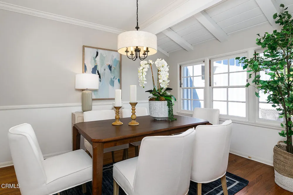 4748 La Canada Boulevard La Canada Flintridge, CA 91011