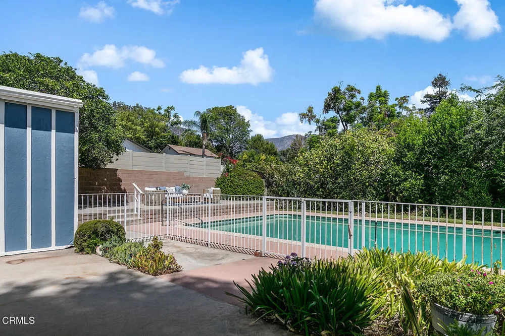 4748 La Canada Boulevard La Canada Flintridge, CA 91011