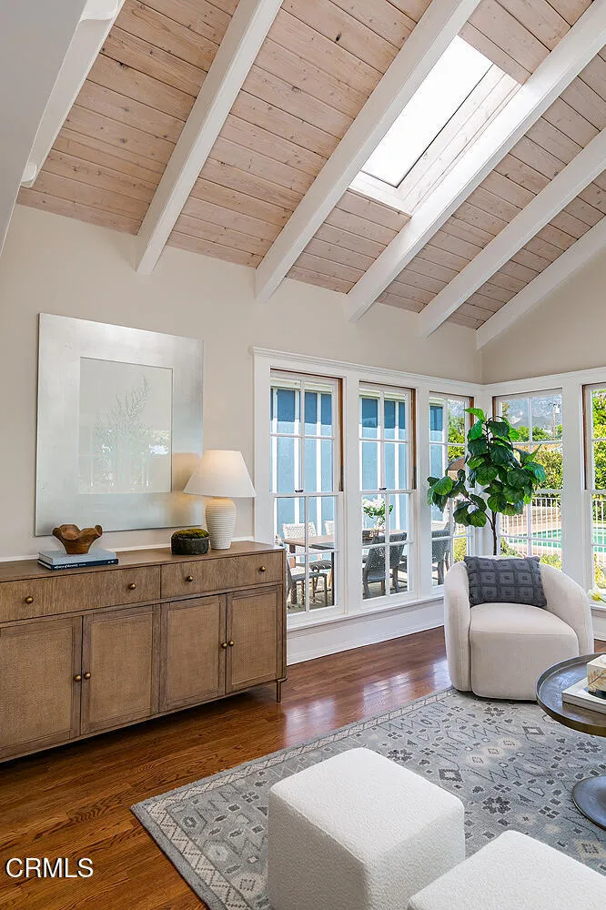 4748 La Canada Boulevard La Canada Flintridge, CA 91011