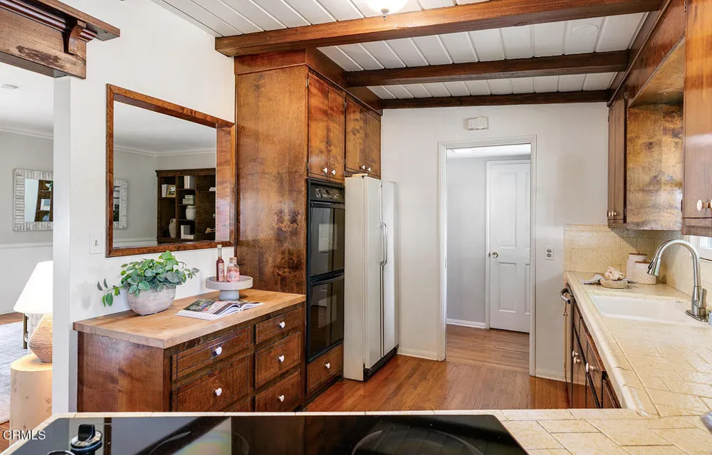 4748 La Canada Boulevard La Canada Flintridge, CA 91011
