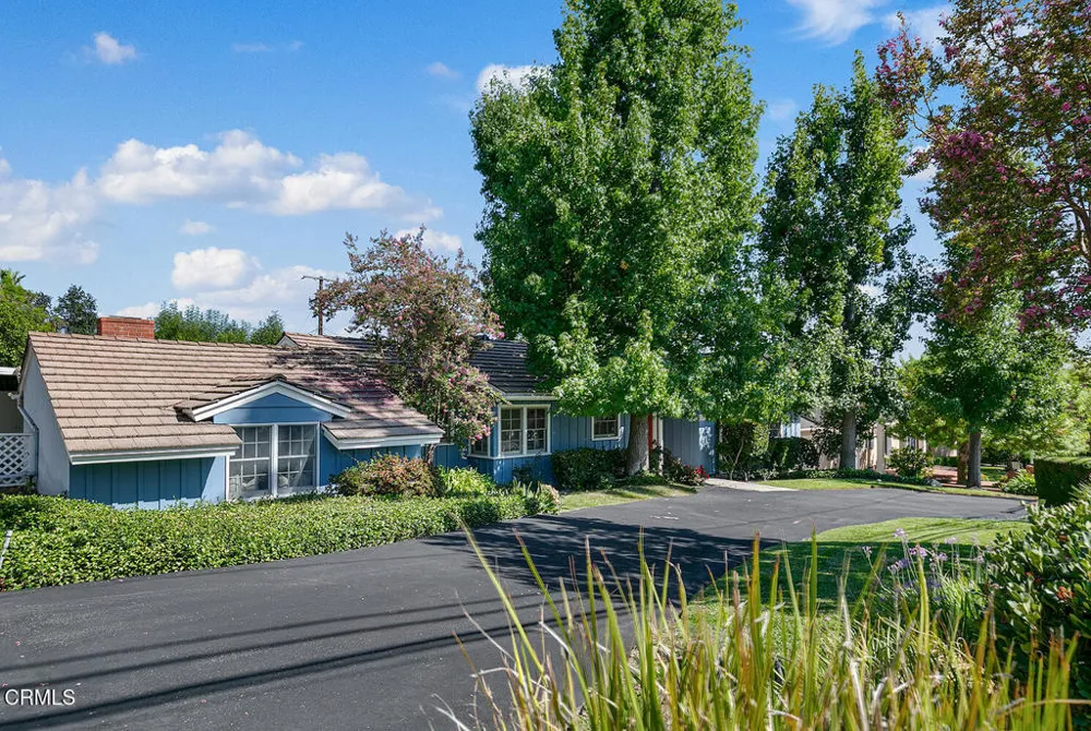 4748 La Canada Boulevard La Canada Flintridge, CA 91011