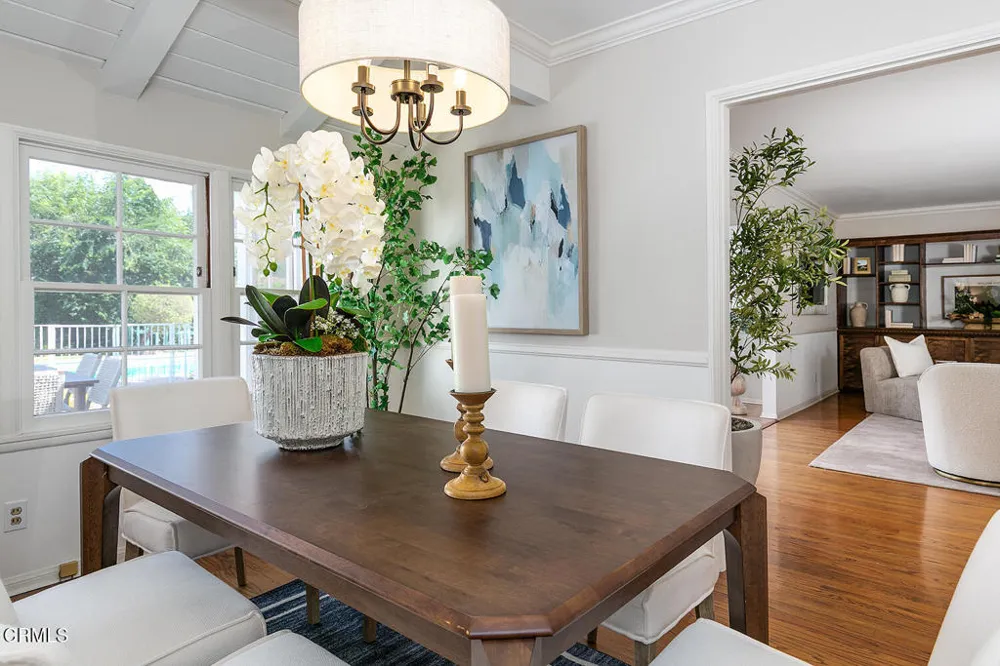 4748 La Canada Boulevard La Canada Flintridge, CA 91011