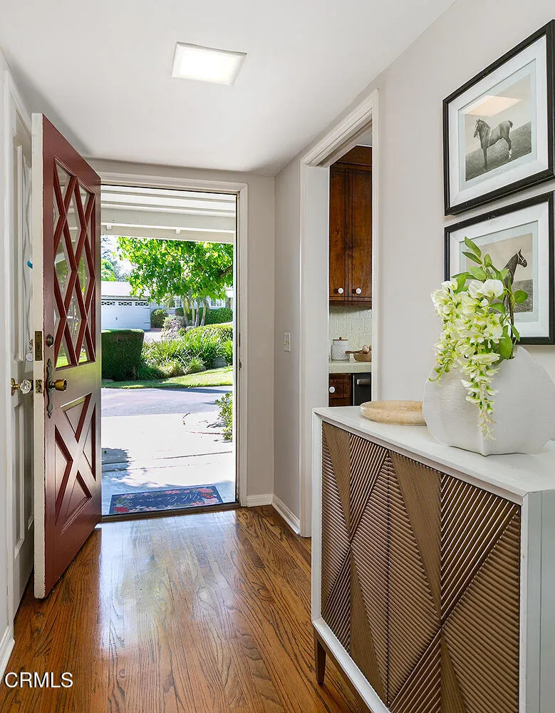 4748 La Canada Boulevard La Canada Flintridge, CA 91011