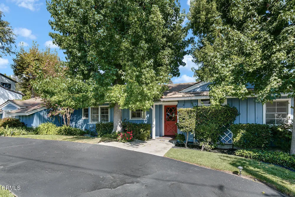 4748 La Canada Boulevard La Canada Flintridge, CA 91011