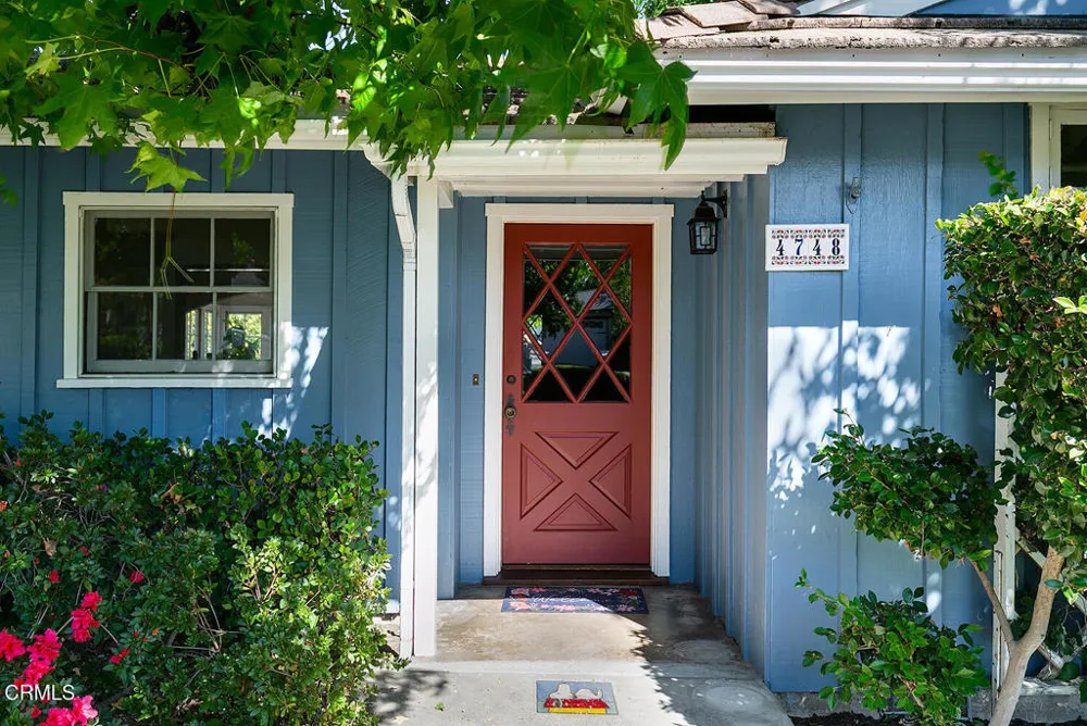 4748 La Canada Boulevard La Canada Flintridge, CA 91011