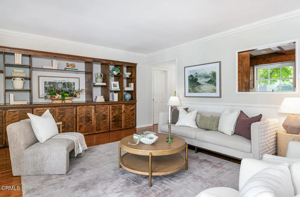 4748 La Canada Boulevard La Canada Flintridge, CA 91011