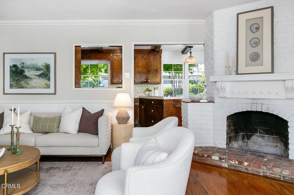 4748 La Canada Boulevard La Canada Flintridge, CA 91011