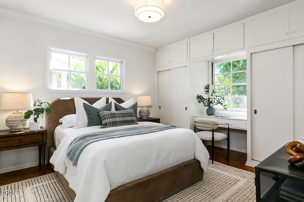 4748 La Canada Boulevard La Canada Flintridge, CA 91011