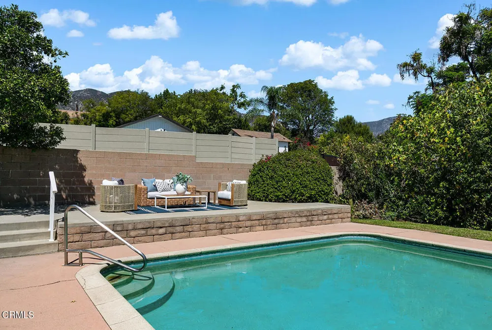 4748 La Canada Boulevard La Canada Flintridge, CA 91011