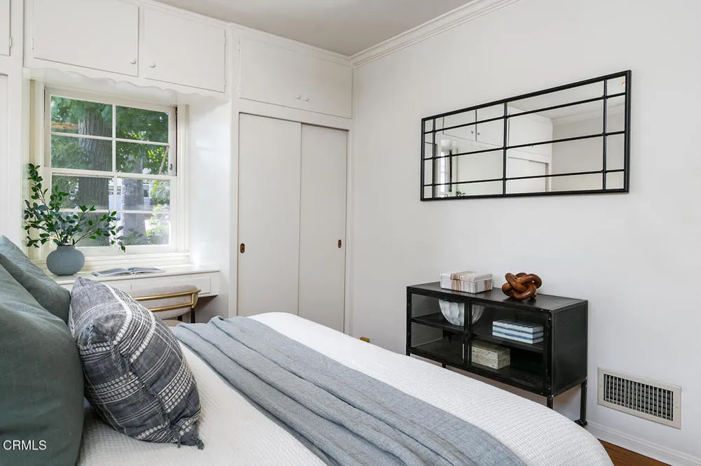 4748 La Canada Boulevard La Canada Flintridge, CA 91011