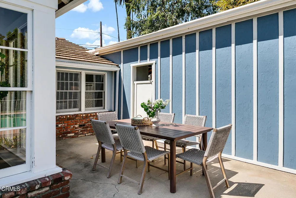 4748 La Canada Boulevard La Canada Flintridge, CA 91011