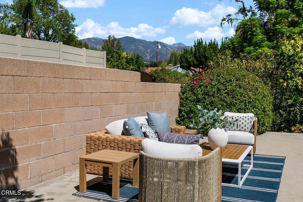 4748 La Canada Boulevard La Canada Flintridge, CA 91011