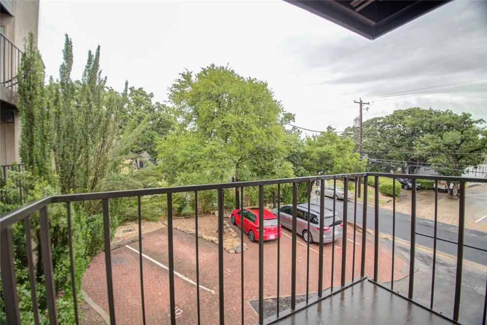 1306 Norwalk Lane #201 Austin, TX 78703