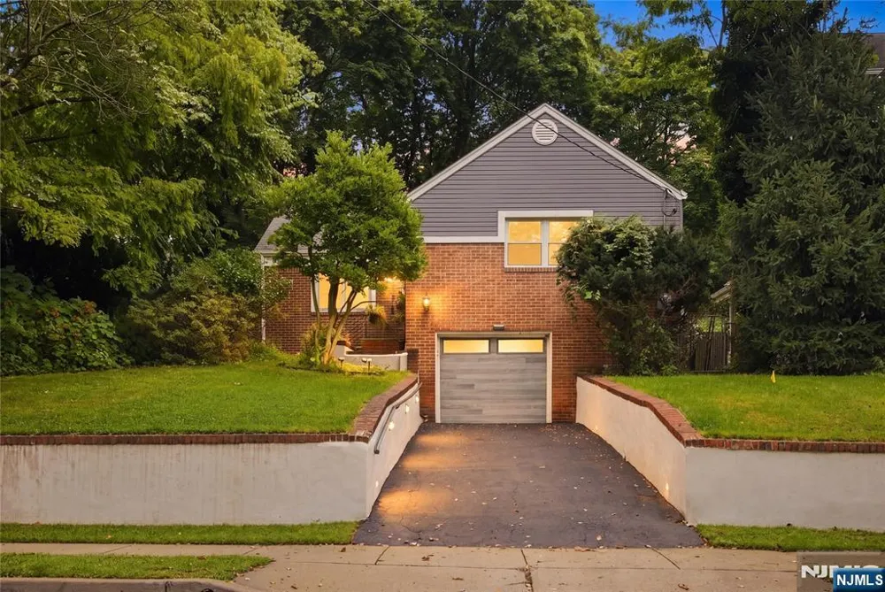 43 Linden Terrace Leonia, NJ 07605