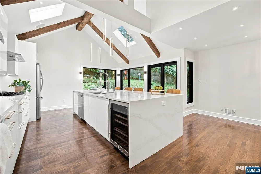 43 Linden Terrace Leonia, NJ 07605