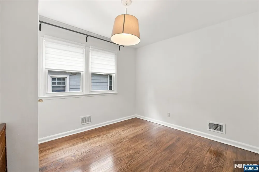 43 Linden Terrace Leonia, NJ 07605