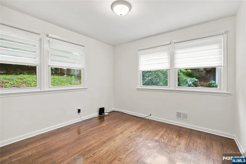43 Linden Terrace Leonia, NJ 07605