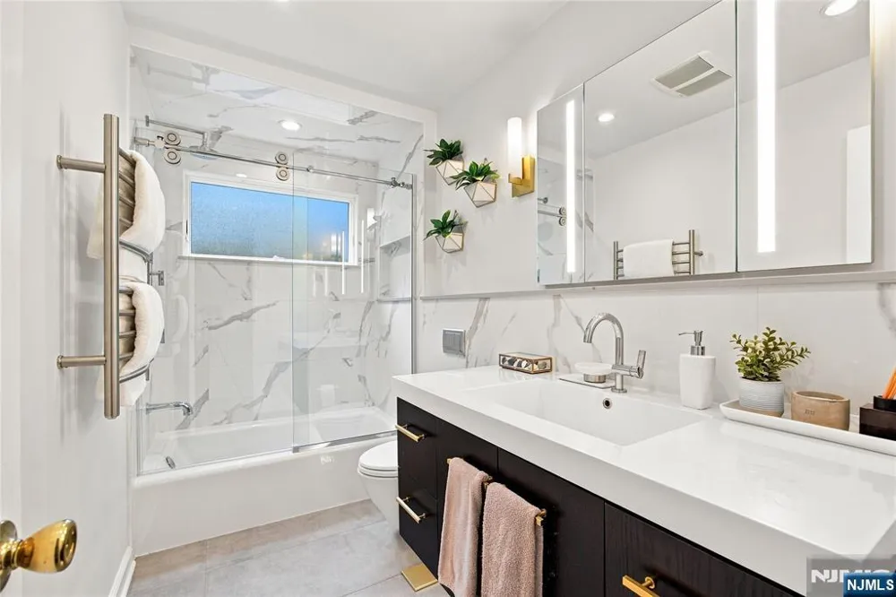 43 Linden Terrace Leonia, NJ 07605