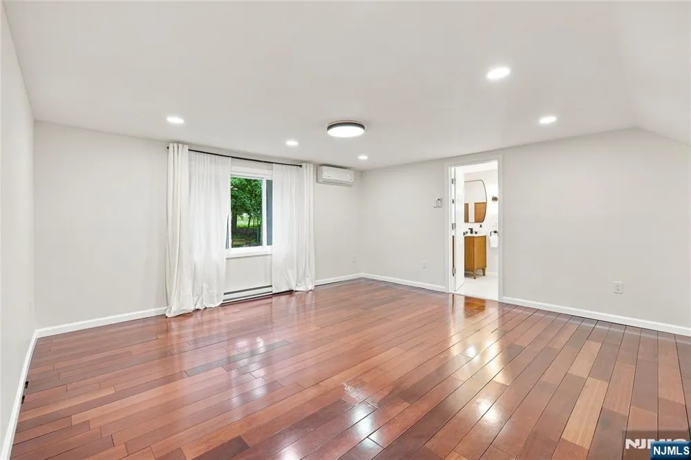 43 Linden Terrace Leonia, NJ 07605