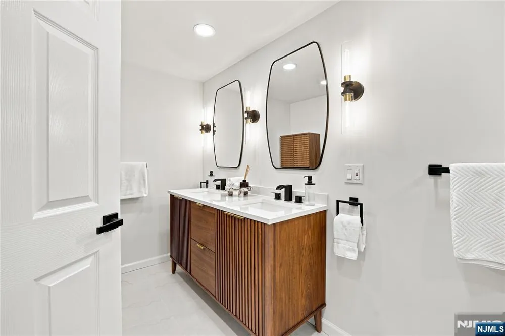 43 Linden Terrace Leonia, NJ 07605