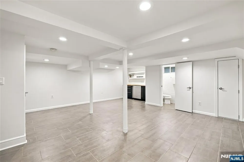 43 Linden Terrace Leonia, NJ 07605