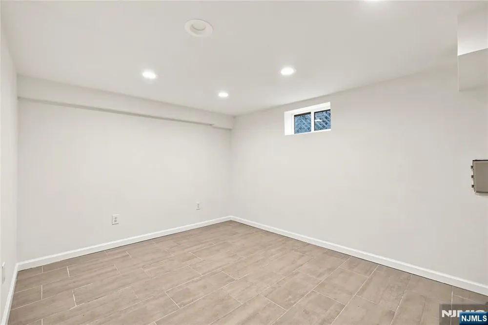 43 Linden Terrace Leonia, NJ 07605
