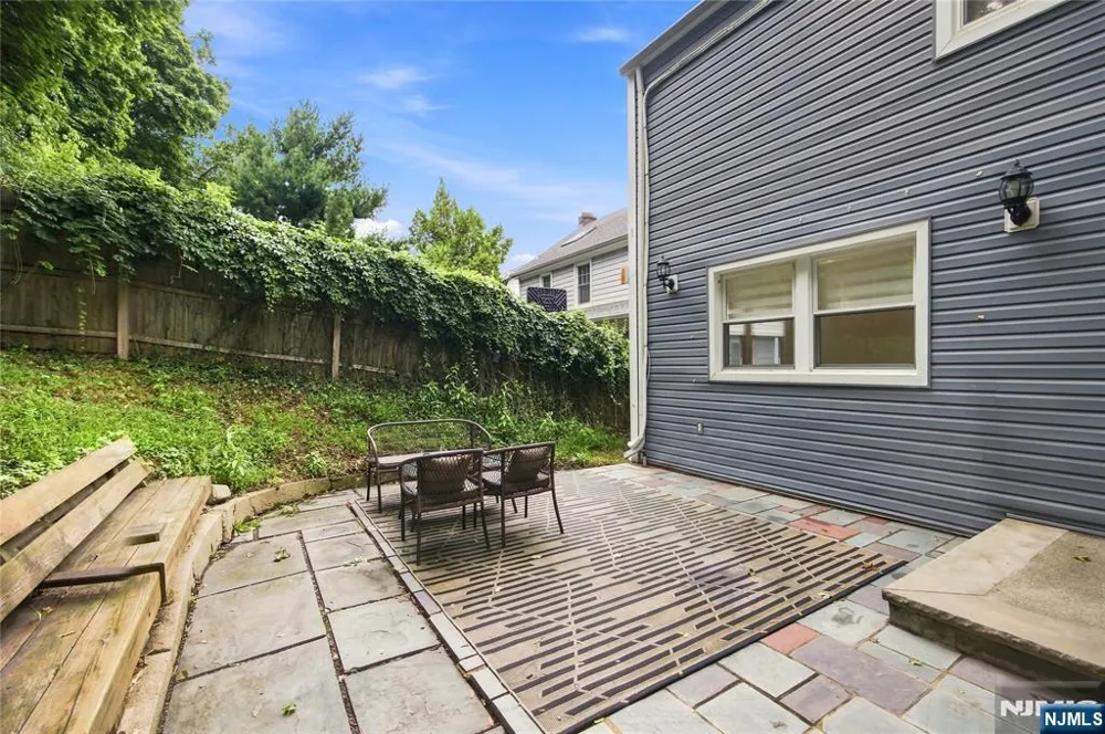 43 Linden Terrace Leonia, NJ 07605