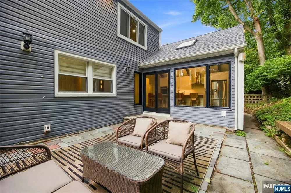 43 Linden Terrace Leonia, NJ 07605