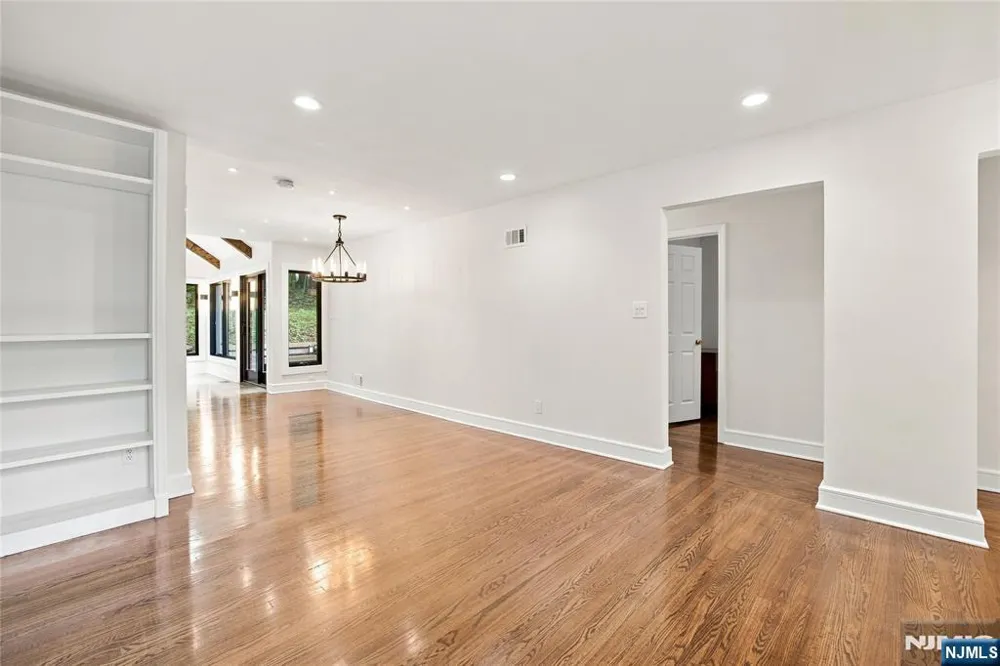 43 Linden Terrace Leonia, NJ 07605