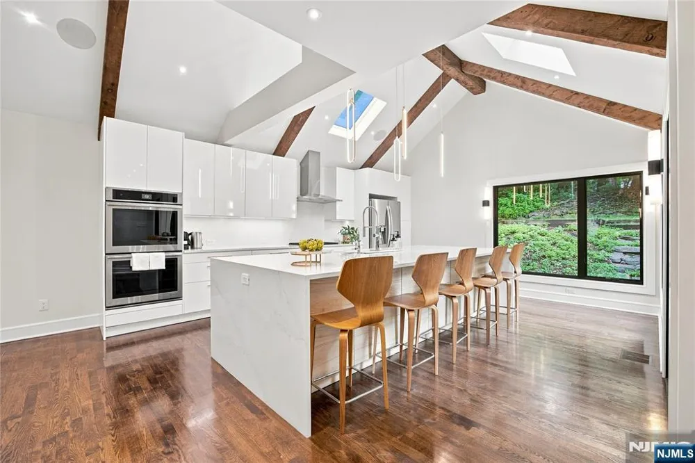 43 Linden Terrace Leonia, NJ 07605