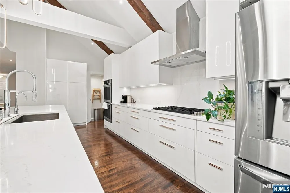 43 Linden Terrace Leonia, NJ 07605