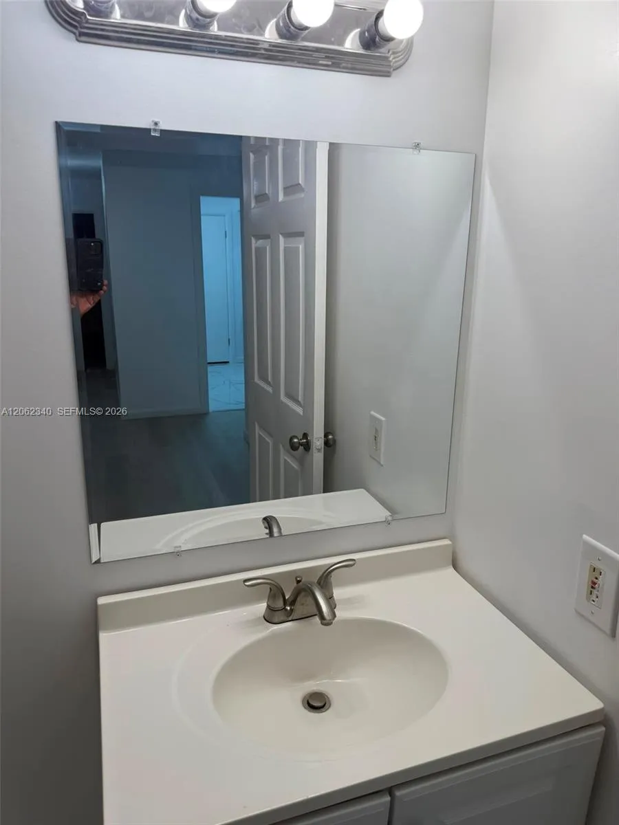 4241 W Mcnab Rd #11 Pompano Beach, FL 33069