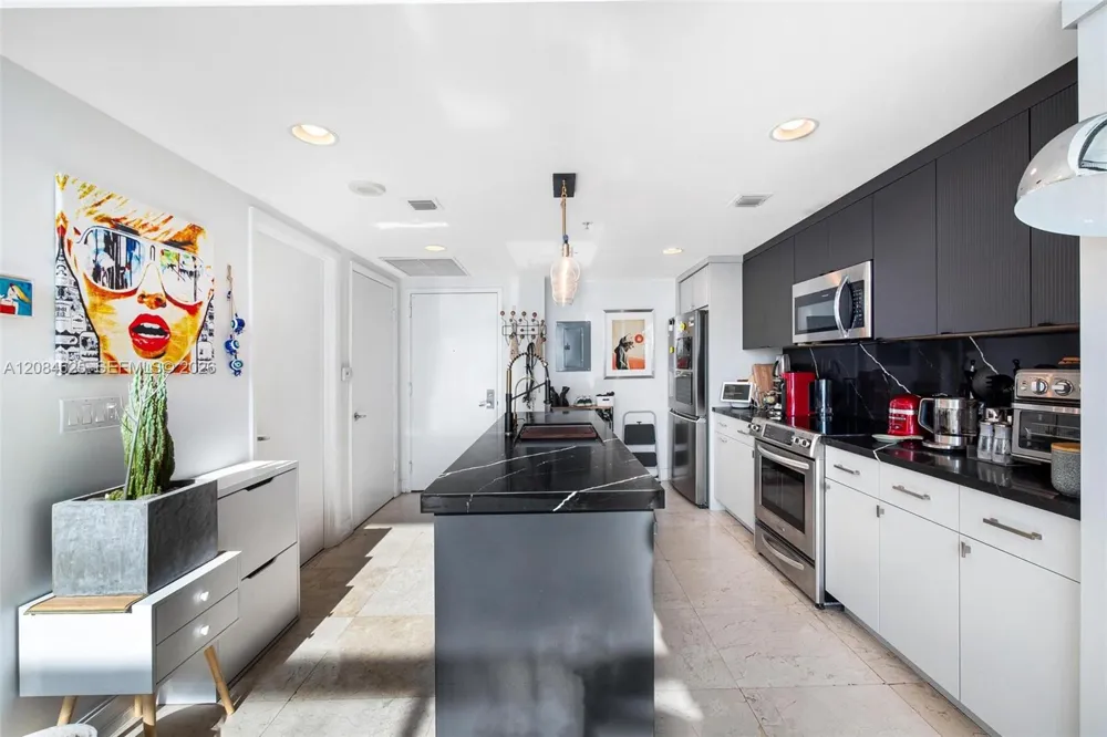 665 NE 25th St #403 Miami, FL 33137