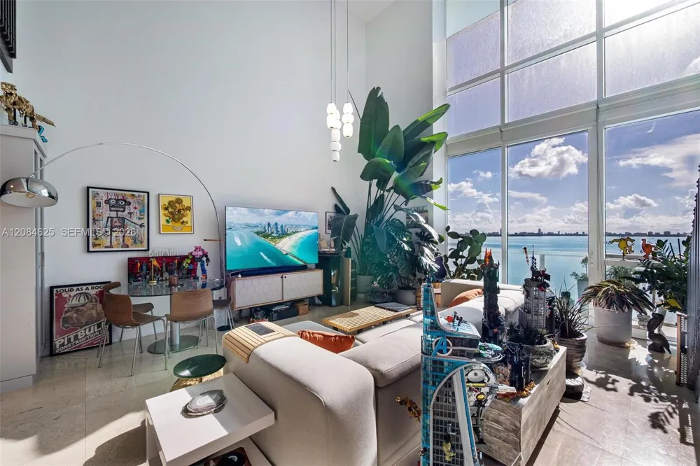 665 NE 25th St #403 Miami, FL 33137