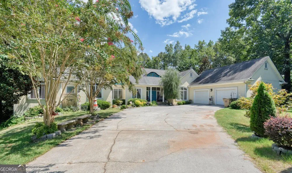 21 Rocky CIR NE White, GA 30184